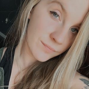 Meet your Posher, Caitlin